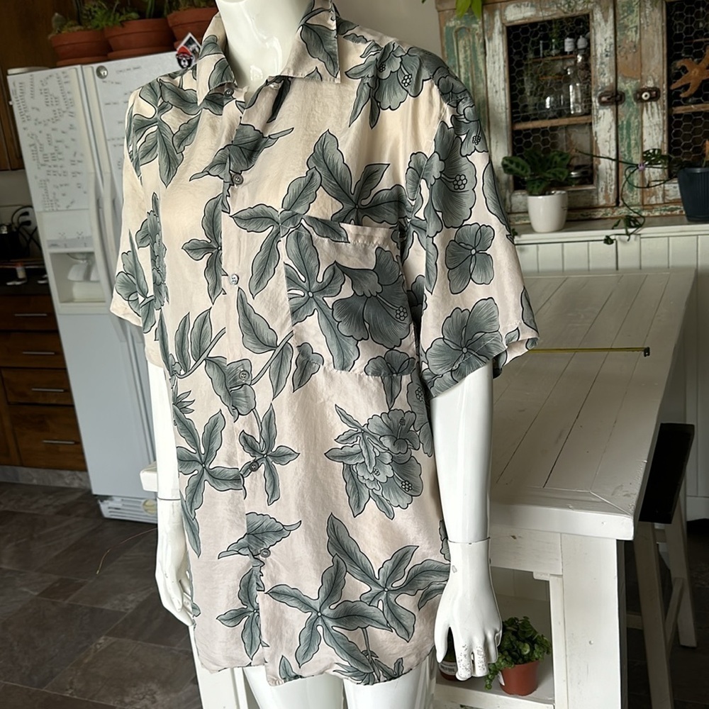 Vintage 100% men’s silk, print green&tan short sleeve button down tropical - Picture 2 of 8